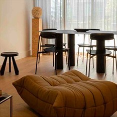 Dining corner with a round table and a brown lounge chair